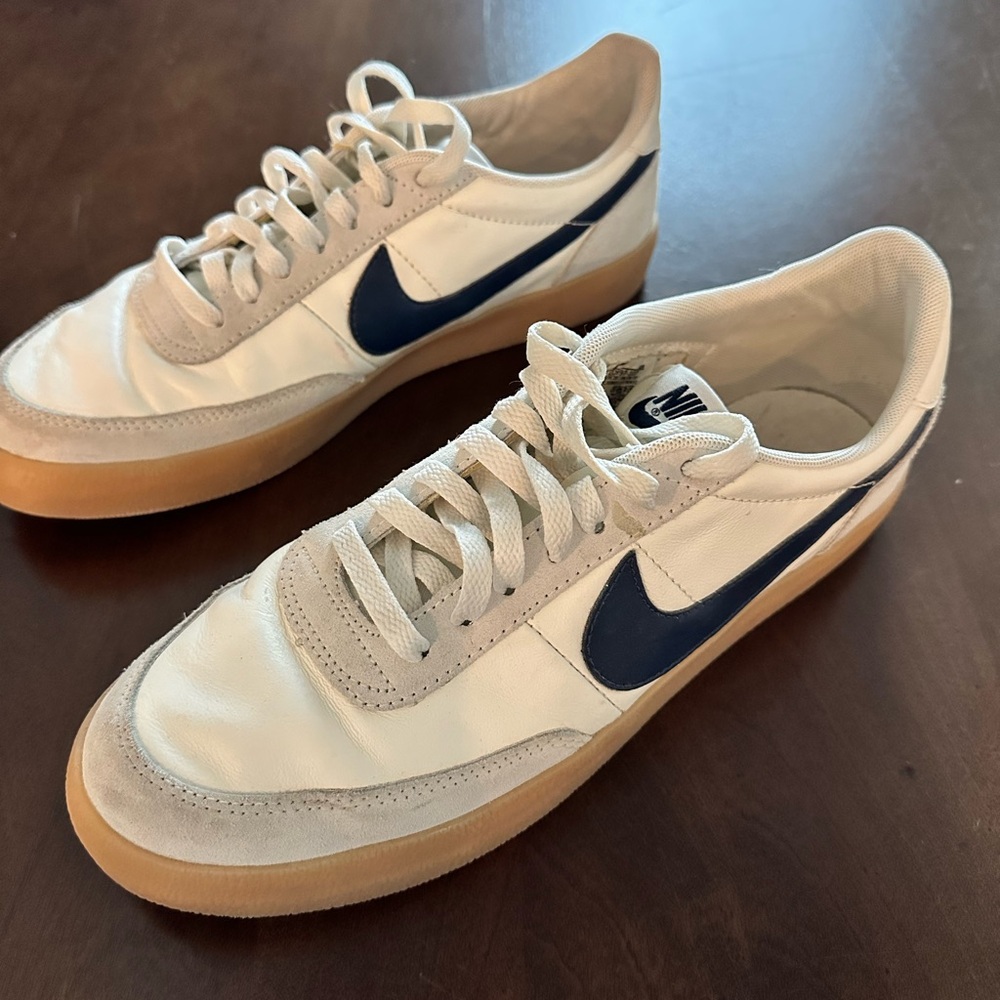 Men’s Nike tennis shoes
